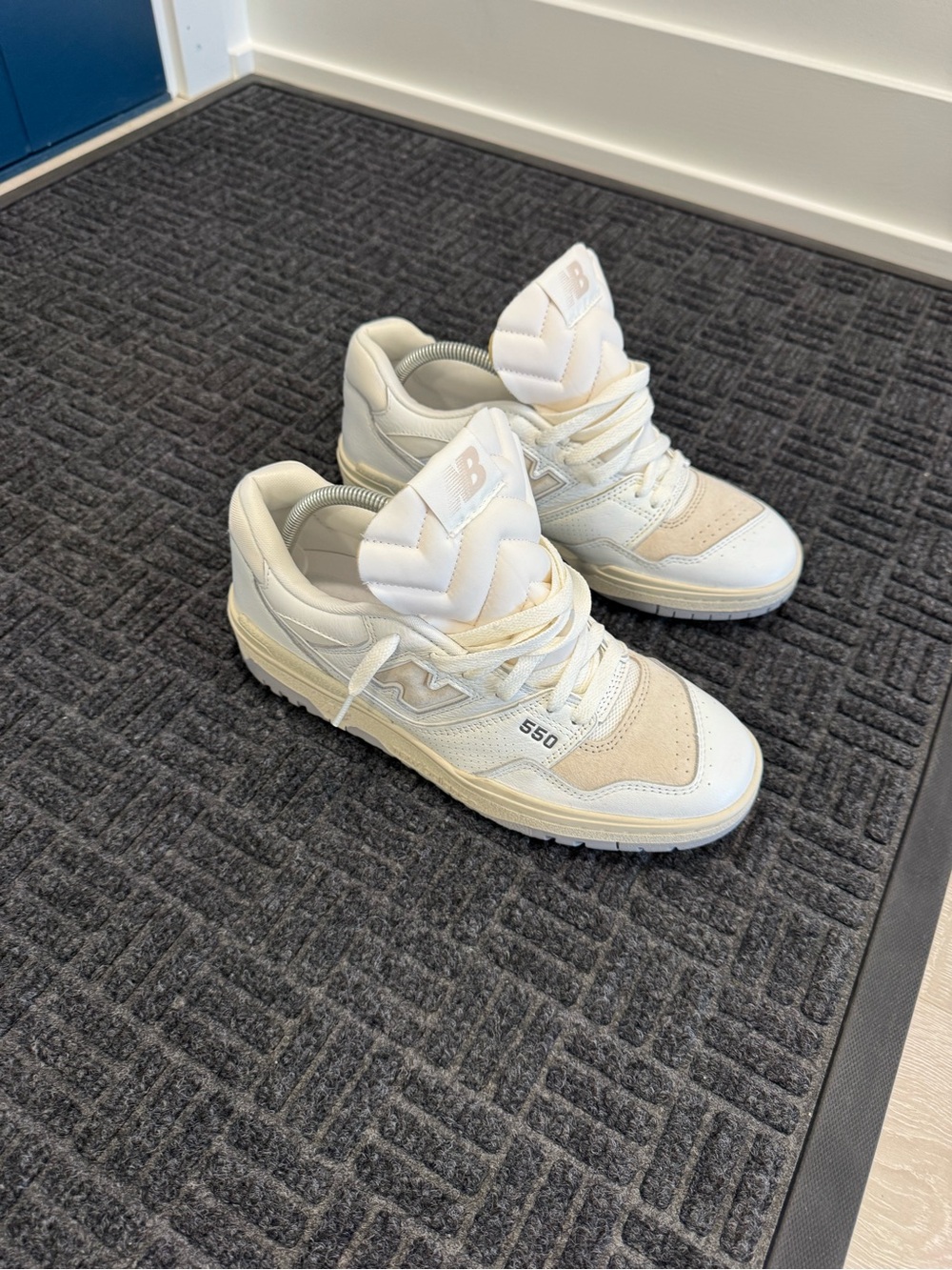 New Balance Unisex 550 Sneakers in Ivory/Beige